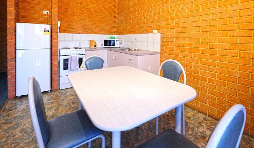 Abrolhos Reef Lodge Geraldton Extérieur photo