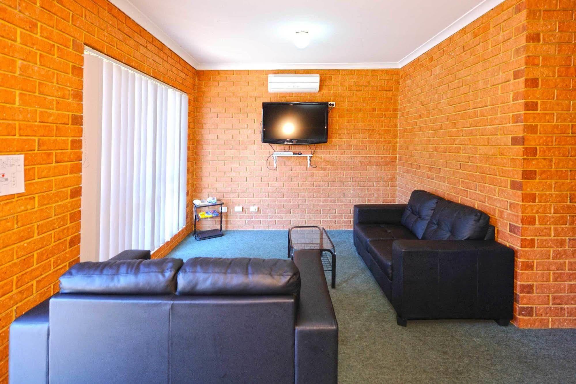 Abrolhos Reef Lodge Geraldton Extérieur photo