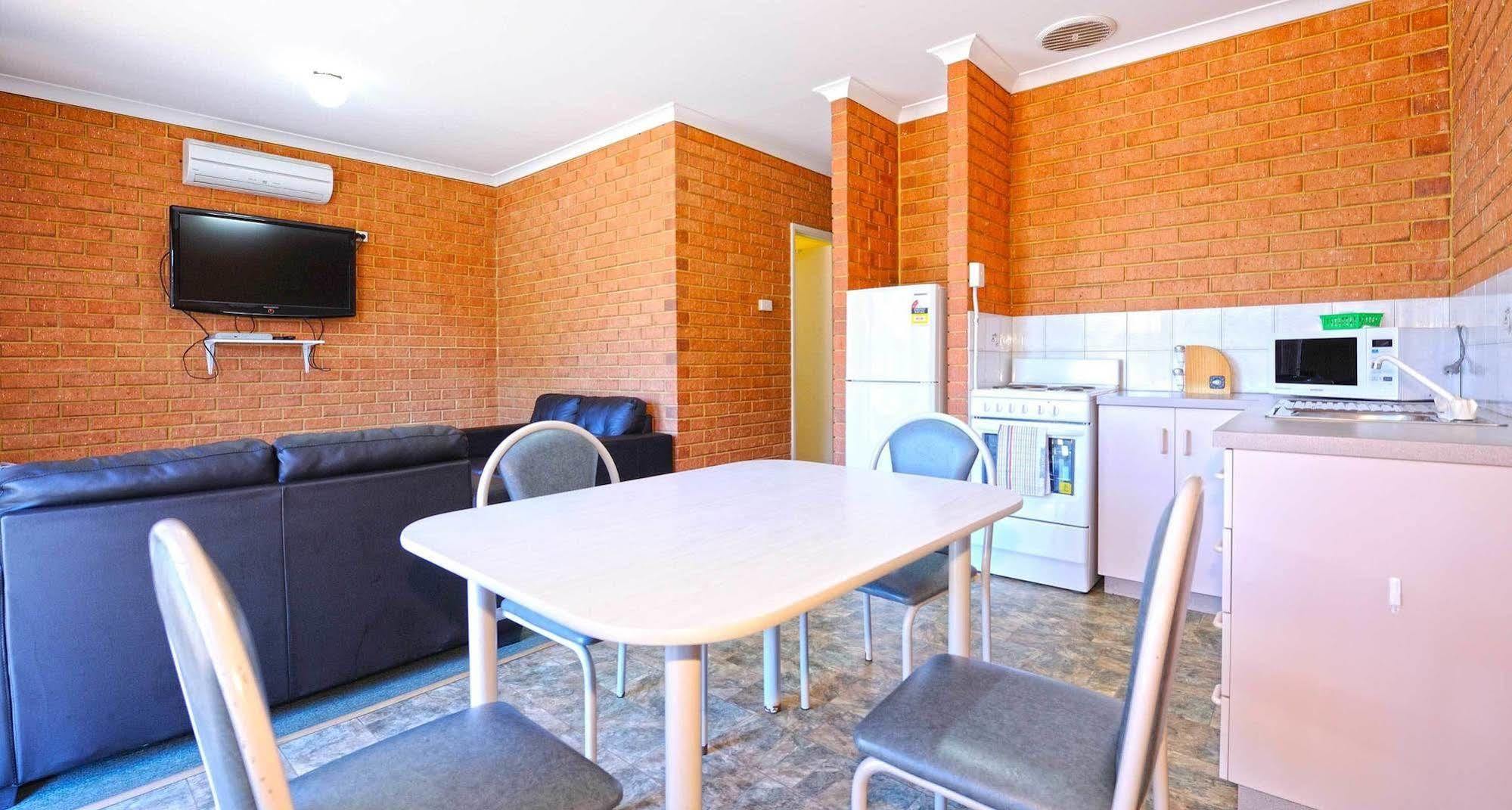 Abrolhos Reef Lodge Geraldton Extérieur photo