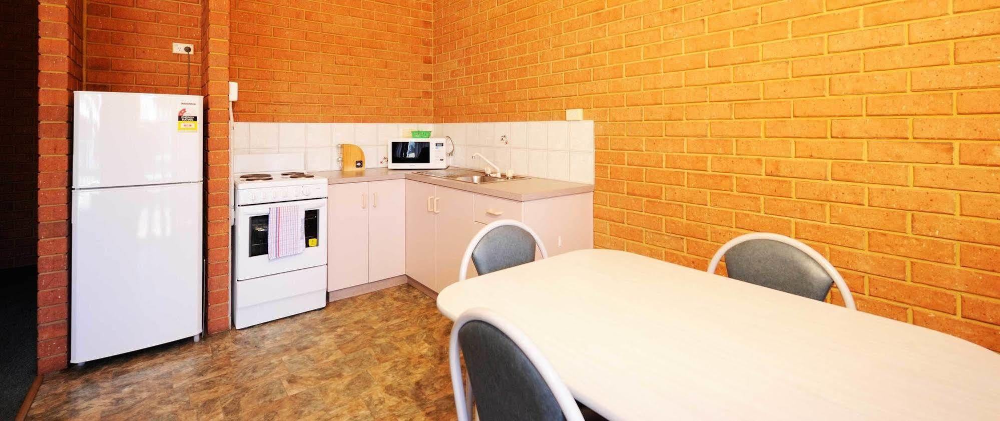 Abrolhos Reef Lodge Geraldton Extérieur photo